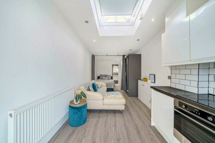 Studio To Rent In Warren Drive North, Surbiton, KT5