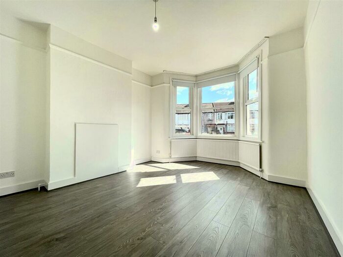 4 Bedroom House To Rent In Westbury Avenue, Turnpike Lane, N22