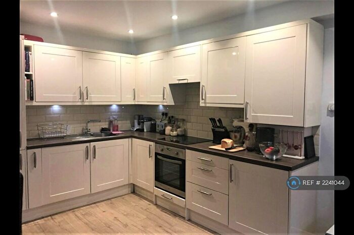 2 Bedroom Flat To Rent In Thicket Road, London, SE20