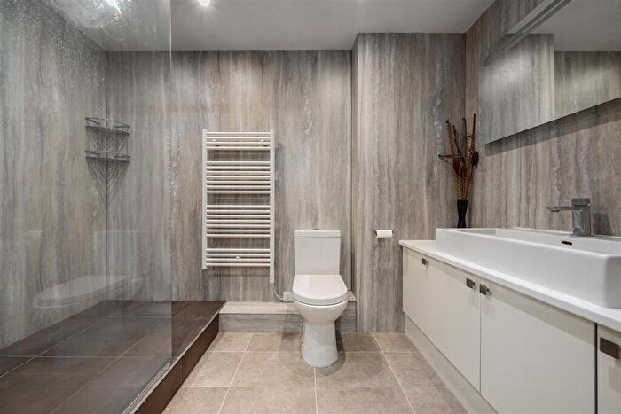 2 Bedroom Apartment For Sale In Queensgate, Maidstone, ME16