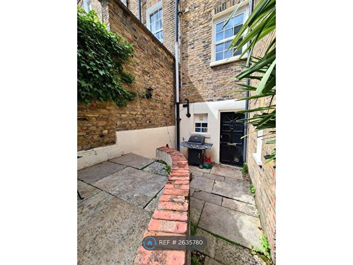 2 Bedroom Flat To Rent In Great Percy Street, London, WC1X