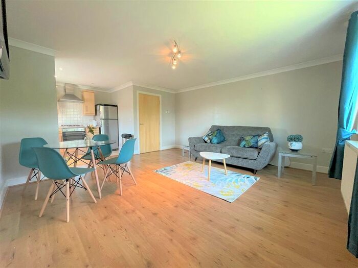 1 Bedroom Flat To Rent In Merryfields, Uxbridge, UB8