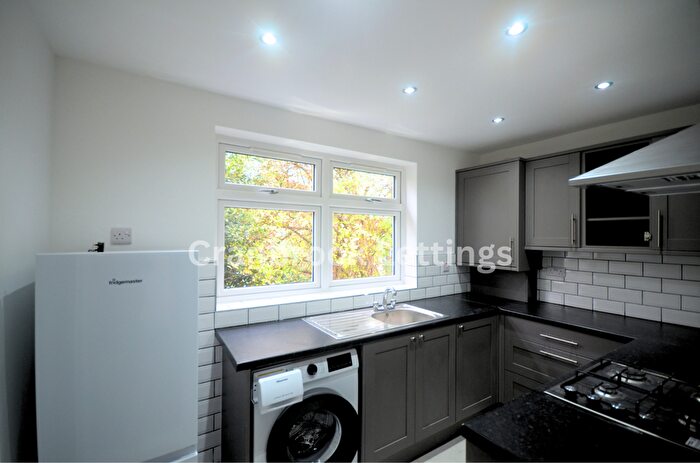 2 Bedroom Flat To Rent In New North Road, IG6