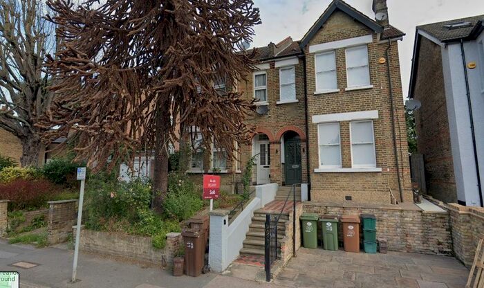 Studio To Rent In Lower Road, Sutton, SM1