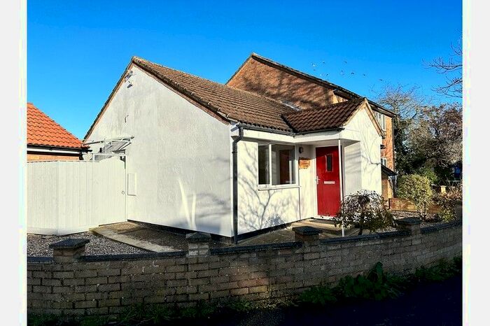 2 Bedroom Bungalow To Rent In Cobholm Place, North Cambridge, Cambridge, CB4