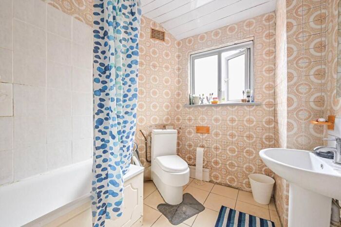 3 Bedroom House For Sale In Ruby Road, Lloyd Park, London, E17