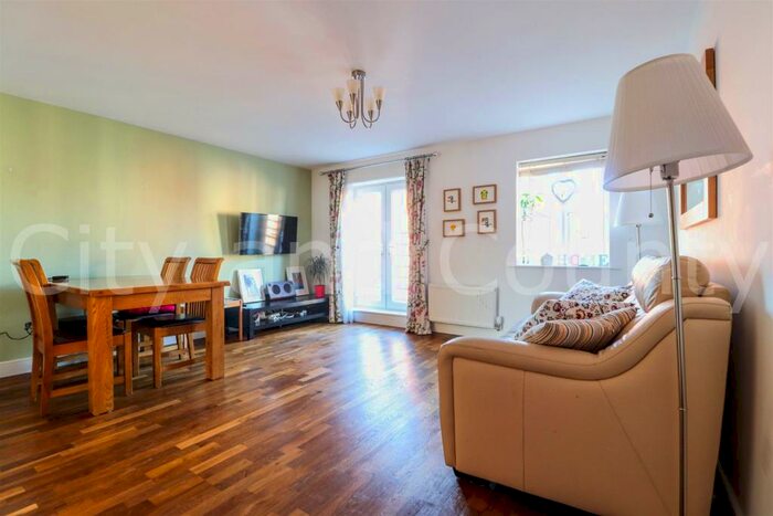 3 Bedroom Town House To Rent In Bayleaf Avenue, Hampton Vale, Peterborough, PE7