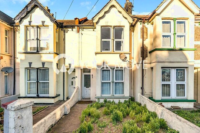 4 Bedroom Terraced House To Rent In Rainham Road, Gillingham, Kent, ME7