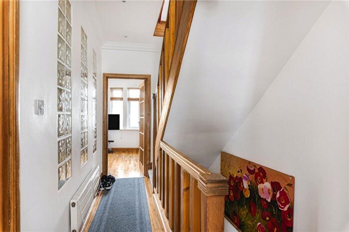 3 Bedroom Flat To Rent In White Horse Hill, Chislehurst, Bromley, London, BR7