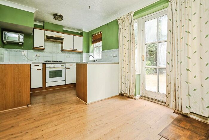 3 Bedroom Link Detached House For Sale In Woodridge Avenue, Quinton, Birmingham, B32