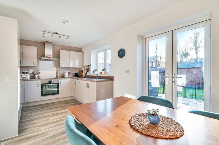 3 Bedroom Terraced House For Sale In Pinewood Way, Chichester, PO19