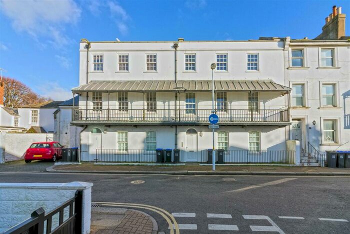 2 Bedroom Apartment To Rent In Warwick Road, Worthing, BN11