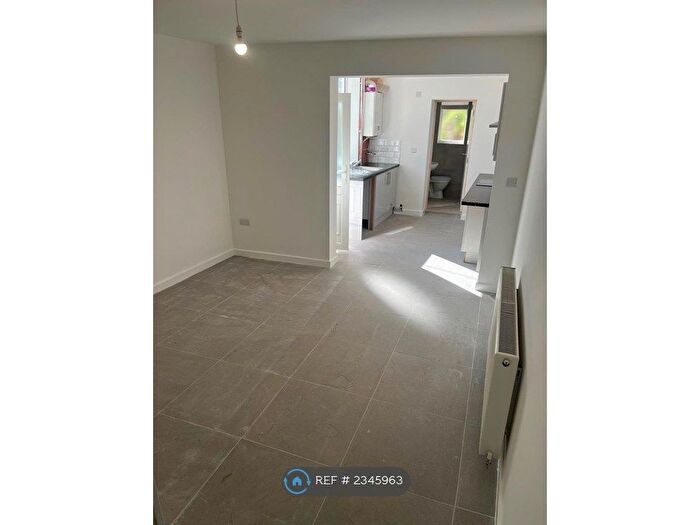 1 Bedroom Flat To Rent In Chesterfield Road, Chesterfield, S43