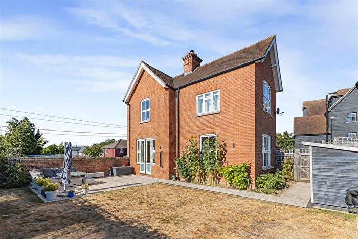 3 Bedroom Semi-Detached House For Sale In Greatness Mill Court, Sevenoaks, TN14