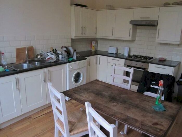 4 Bedroom Flat To Rent In Ref – Pembroke Road, BS8