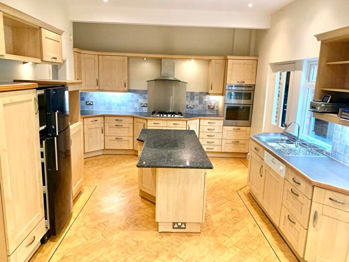 4 Bedroom Detached House To Rent In Hill Lane, SO15