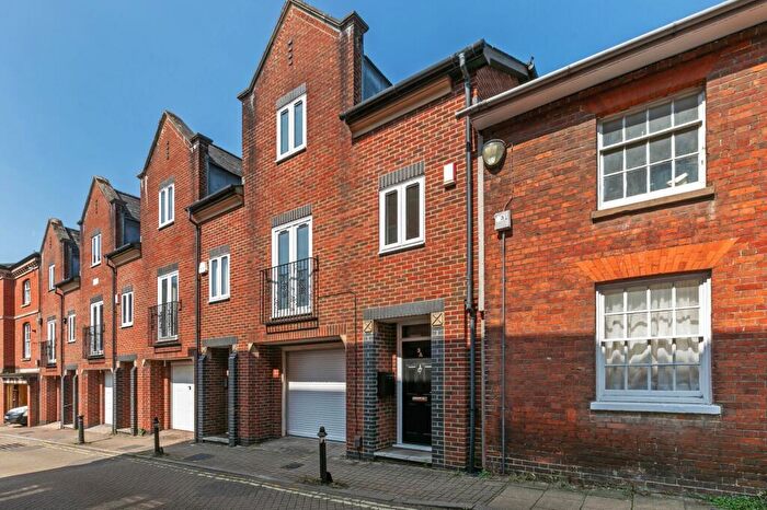 2 Bedroom Town House To Rent In Staple Gardens, Winchester, SO23