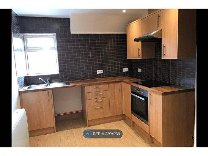 1 Bedroom Flat To Rent In Poole Road, Bournemouth, BH4