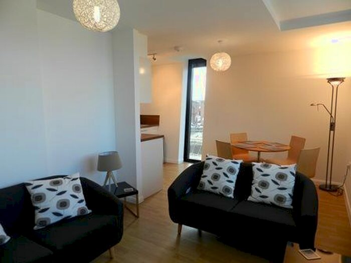 2 Bedroom Flat To Rent In Mann Island, Liverpool, L3