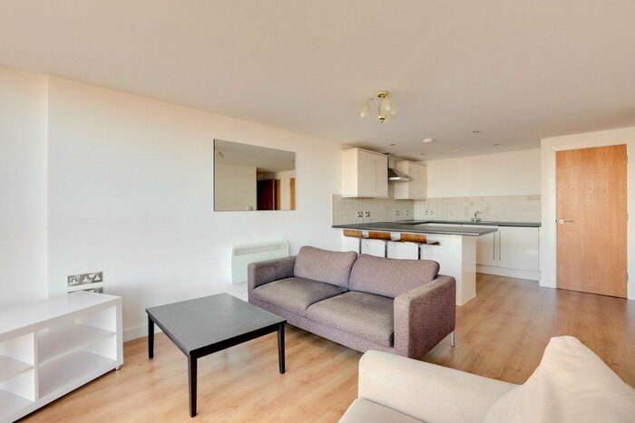 3 Bedroom Flat To Rent In Hamilton House, Pall Mall, L3