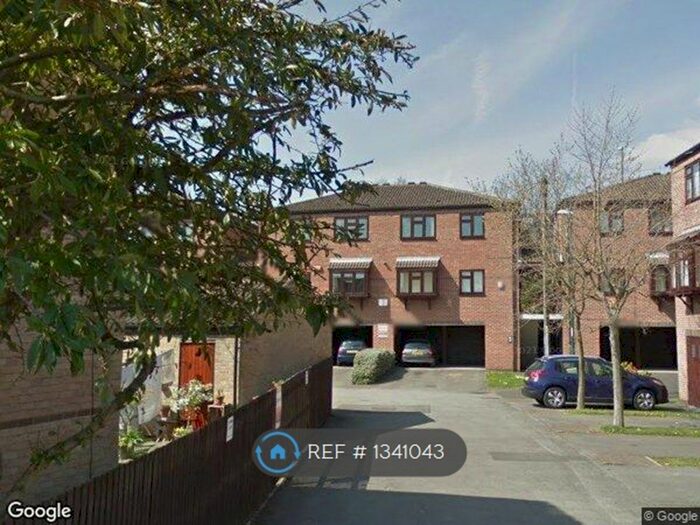 2 Bedroom Maisonette To Rent In Lenton Manor, Nottingham, NG7