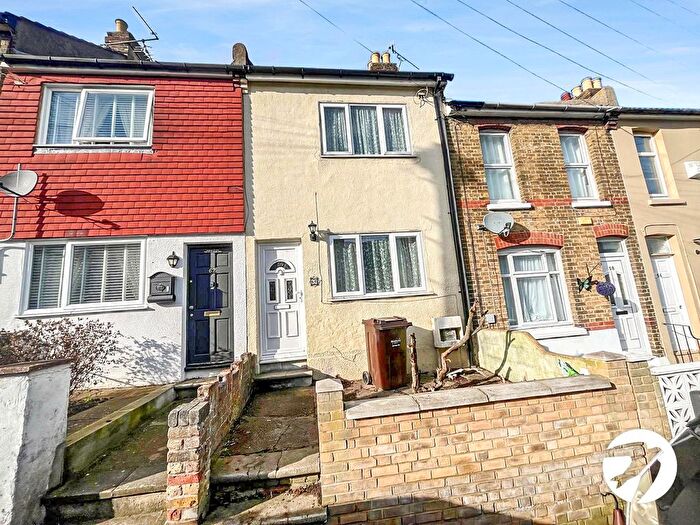 3 Bedroom Terraced House To Rent In Gordon Road, Chatham, ME4