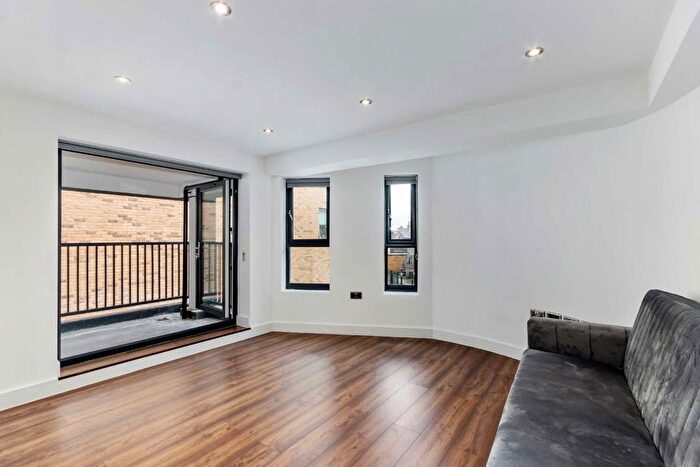 2 Bedroom Flat To Rent In Pirbright Road, London, SW18