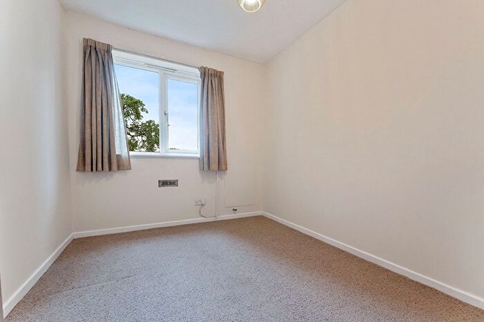 2 Bedroom Flat For Sale In Cheam Road, Sutton, SM1