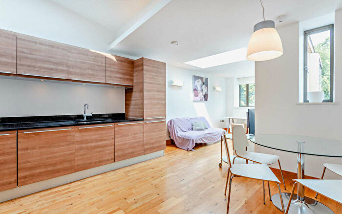 1 Bedroom Apartment To Rent In Christ's Lane, Cambridge, Cambridgeshire, CB1