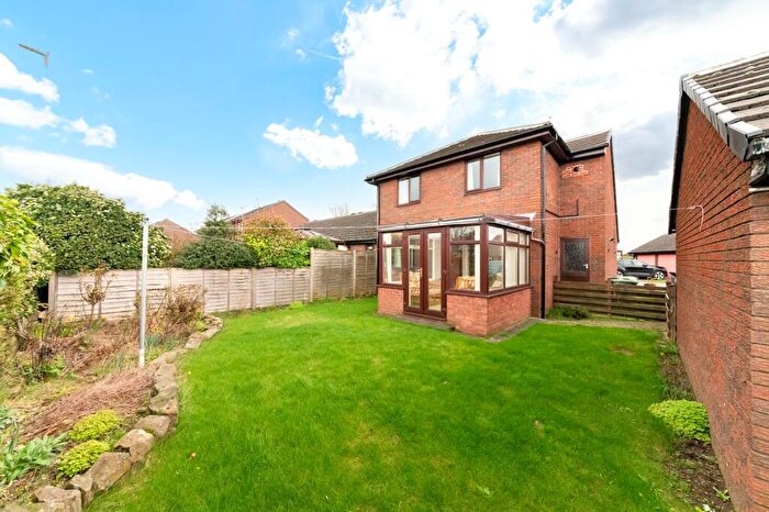 2 Bedroom Flat For Sale In St. Johns Court, Lepton, HD8