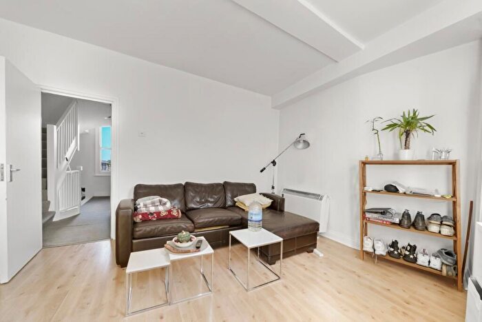 2 Bedroom Flat For Sale In Queens Crescent, London, NW5