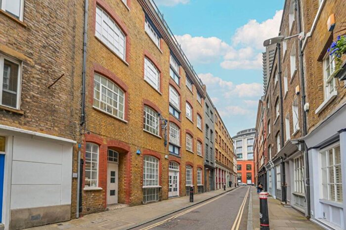 4 Bedroom Flat To Rent In Middle Street, Barbican, London, EC1A