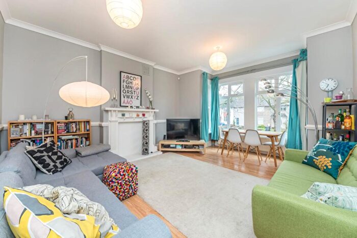 2 Bedroom Flat To Rent In Baring Road, London, SE12