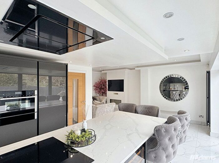 4 Bedroom Semi-Detached House For Sale In Claremont Drive, Farnworth, Widnes, WA8