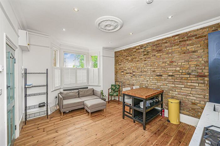 1 Bedroom Flat To Rent In Wood Street, Walthamstow, E17