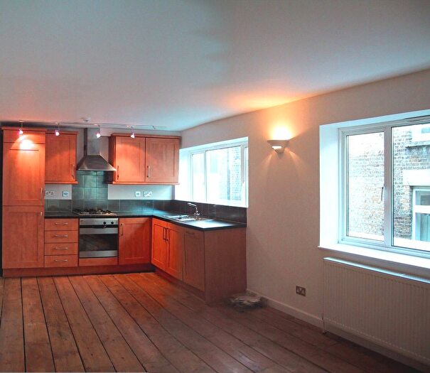 2 Bedroom Flat To Rent In Crescent Row, London, EC1Y