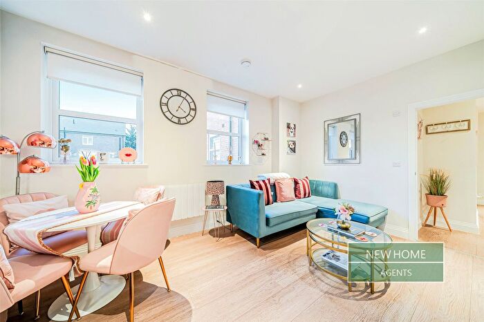 2 Bedroom Flat For Sale In Chertsey, Surrey, KT16