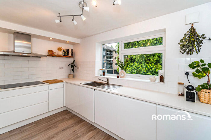 2 Bedroom Flat To Rent In Northlands Drive, Winchester, Hampshire, SO23