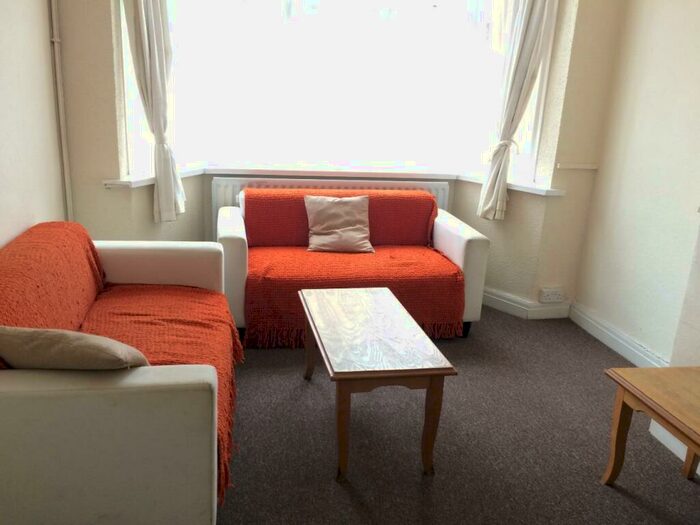 3 Bedroom Semi-Detached House To Rent In Gibbins Road, Selly Oak, Birmingham, B29