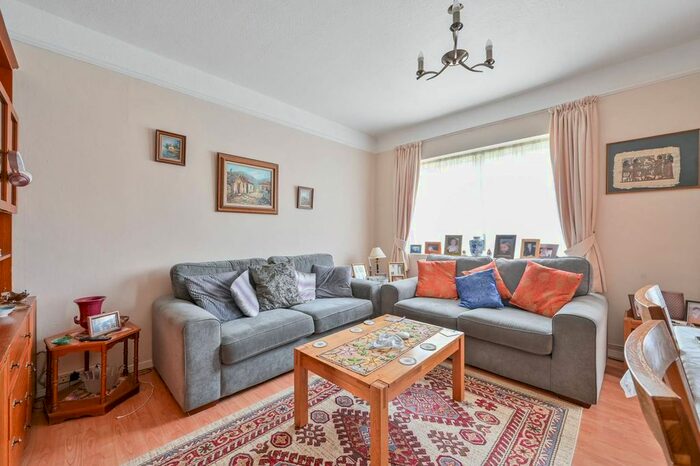 4 Bedroom Flat For Sale In Balham Hill, Clapham South, London, SW12