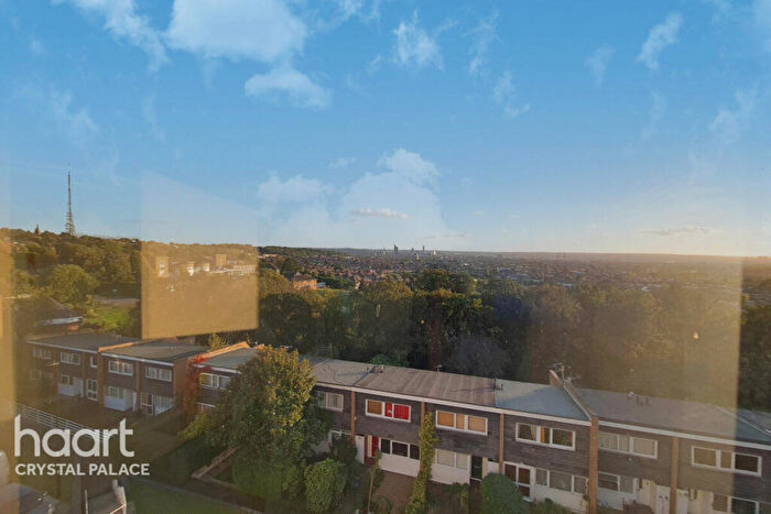 2 Bedroom Flat For Sale In Priory Crescent, London, SE19