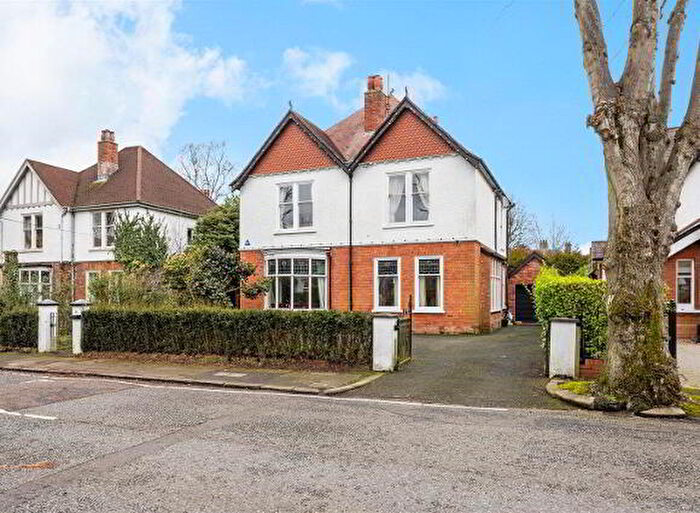 6 Bedroom Detached House For Sale In Myrtlefield Park, Belfast, BT9