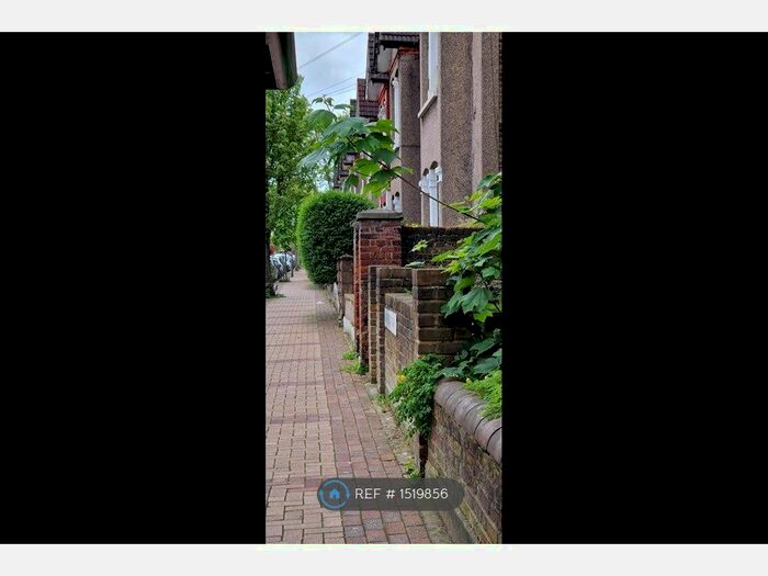 2 Bedroom Flat To Rent In Southcroft Road, London, SW17