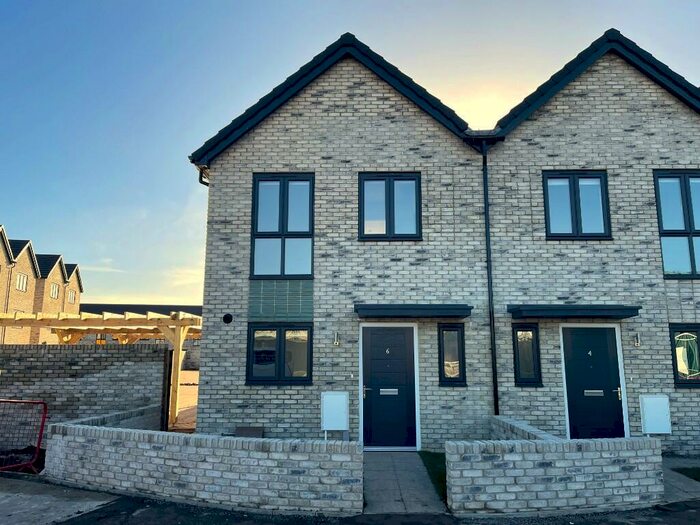 3 Bedroom End Of Terrace House To Rent In Bennett Close, Almondsbury, Bristol, BS10