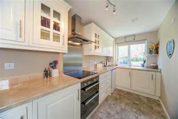 2 Bedroom Maisonette Flat To Rent In Mountbatten Gardens, Beckenham, BR3