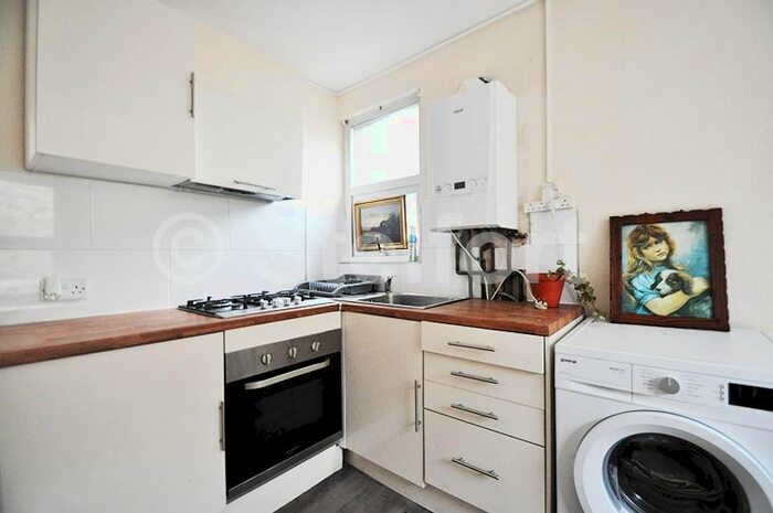 Studio To Rent In Holloway Road, London, N19
