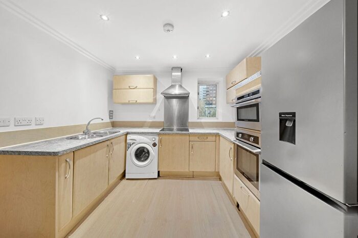 2 Bedroom Flat To Rent In Hewitts Quay, Abbey Road, Barking, IG11