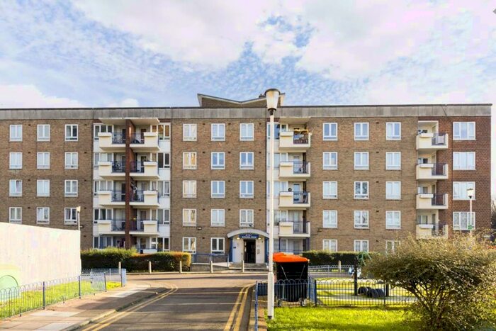 2 Bedroom Flat To Rent In Royal Oak Road, Hackney Central, E8