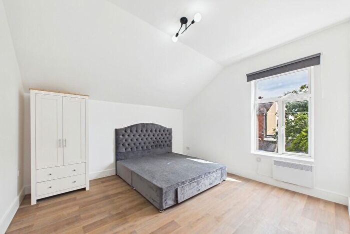 Apartment To Rent In Aldershot, GU12