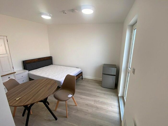 Studio To Rent In Hythe Street, Dartford, Kent, DA1